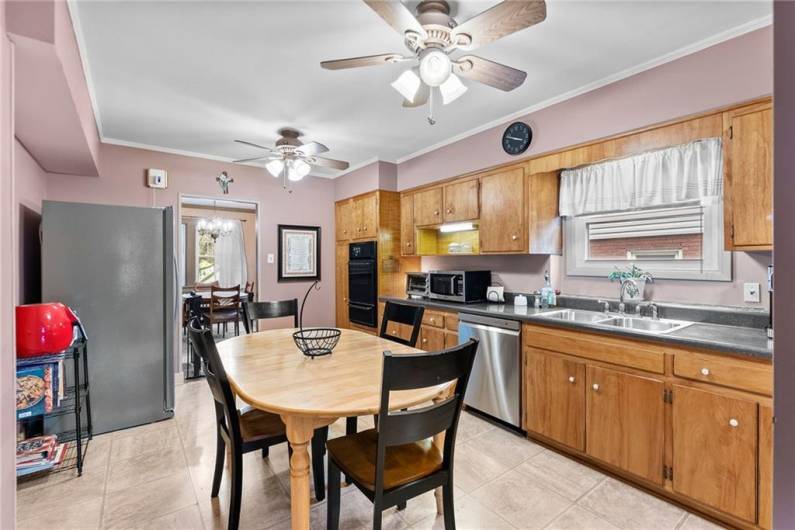250 Dell Ave, Pittsburgh, PA 15216, 5 Bedrooms Bedrooms, 12 Rooms Rooms,3 BathroomsBathrooms,Residential,For Sale,Dell Ave,0,1711989