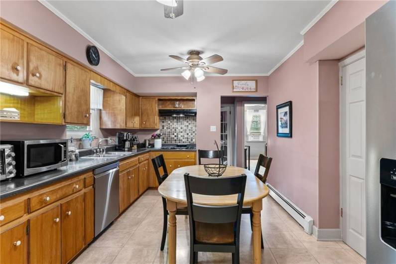 250 Dell Ave, Pittsburgh, PA 15216, 5 Bedrooms Bedrooms, 12 Rooms Rooms,3 BathroomsBathrooms,Residential,For Sale,Dell Ave,0,1711989