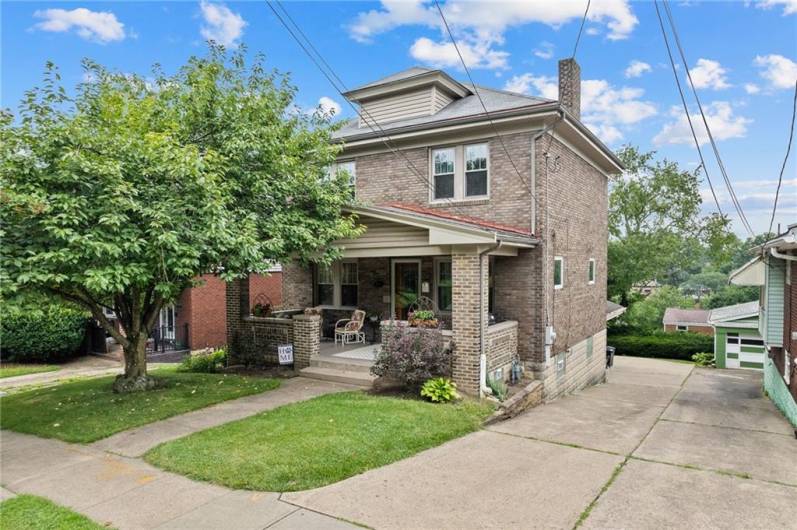 250 Dell Ave, Pittsburgh, PA 15216, 5 Bedrooms Bedrooms, 12 Rooms Rooms,3 BathroomsBathrooms,Residential,For Sale,Dell Ave,0,1711989