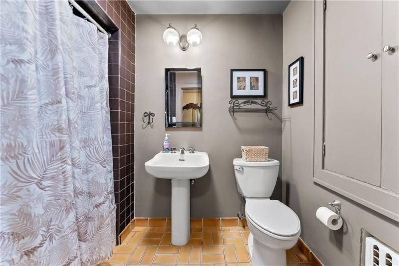 250 Dell Ave, Pittsburgh, PA 15216, 5 Bedrooms Bedrooms, 12 Rooms Rooms,3 BathroomsBathrooms,Residential,For Sale,Dell Ave,0,1711989