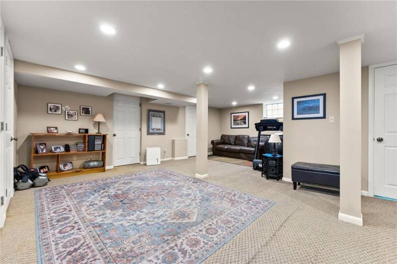 250 Dell Ave, Pittsburgh, PA 15216, 5 Bedrooms Bedrooms, 12 Rooms Rooms,3 BathroomsBathrooms,Residential,For Sale,Dell Ave,0,1711989