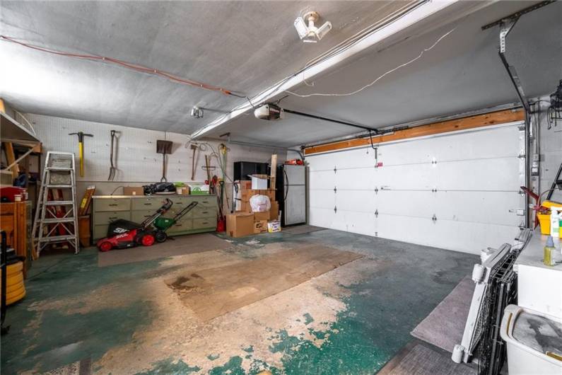 250 Dell Ave, Pittsburgh, PA 15216, 5 Bedrooms Bedrooms, 12 Rooms Rooms,3 BathroomsBathrooms,Residential,For Sale,Dell Ave,0,1711989