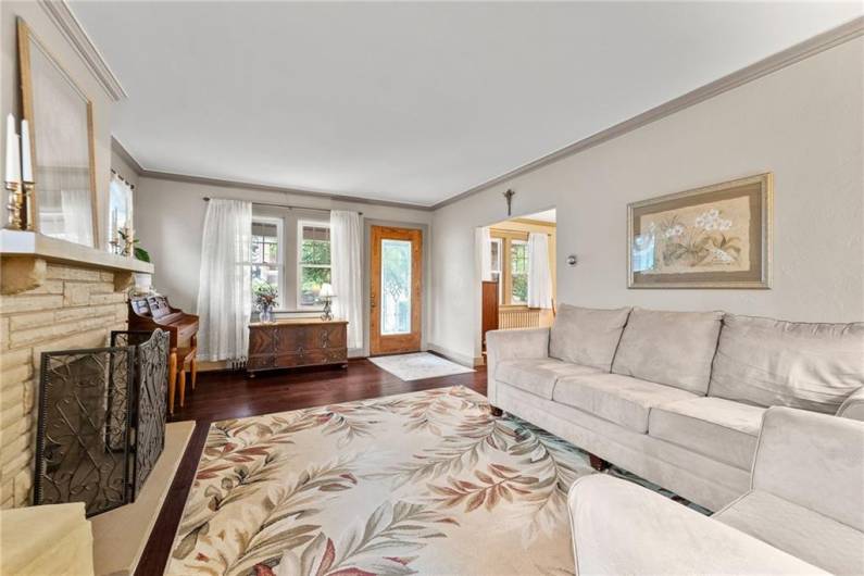 250 Dell Ave, Pittsburgh, PA 15216, 5 Bedrooms Bedrooms, 12 Rooms Rooms,3 BathroomsBathrooms,Residential,For Sale,Dell Ave,0,1711989