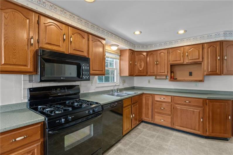 107 Black Friar Drive, Coraopolis, PA 15108, 3 Bedrooms Bedrooms, 7 Rooms Rooms,2 BathroomsBathrooms,Residential,For Sale,Black Friar Drive,0,1711997