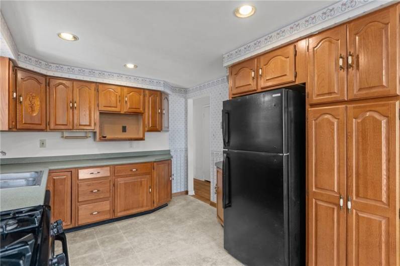 107 Black Friar Drive, Coraopolis, PA 15108, 3 Bedrooms Bedrooms, 7 Rooms Rooms,2 BathroomsBathrooms,Residential,For Sale,Black Friar Drive,0,1711997