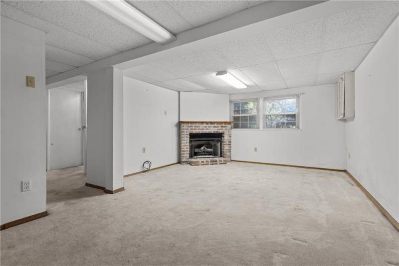 107 Black Friar Drive, Coraopolis, PA 15108, 3 Bedrooms Bedrooms, 7 Rooms Rooms,2 BathroomsBathrooms,Residential,For Sale,Black Friar Drive,0,1711997