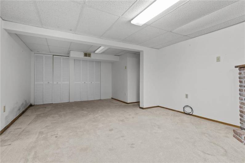 107 Black Friar Drive, Coraopolis, PA 15108, 3 Bedrooms Bedrooms, 7 Rooms Rooms,2 BathroomsBathrooms,Residential,For Sale,Black Friar Drive,0,1711997