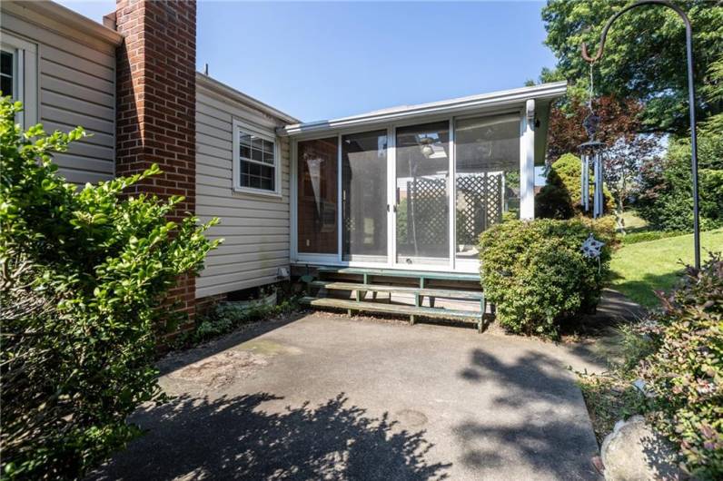 107 Black Friar Drive, Coraopolis, PA 15108, 3 Bedrooms Bedrooms, 7 Rooms Rooms,2 BathroomsBathrooms,Residential,For Sale,Black Friar Drive,0,1711997