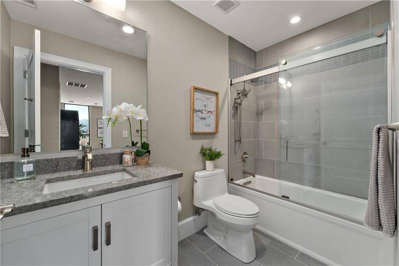 350 Oliver Ave, Pittsburgh, PA 15222, 2 Bedrooms Bedrooms, ,2 BathroomsBathrooms,Residential,For Sale,Oliver Ave,1712001