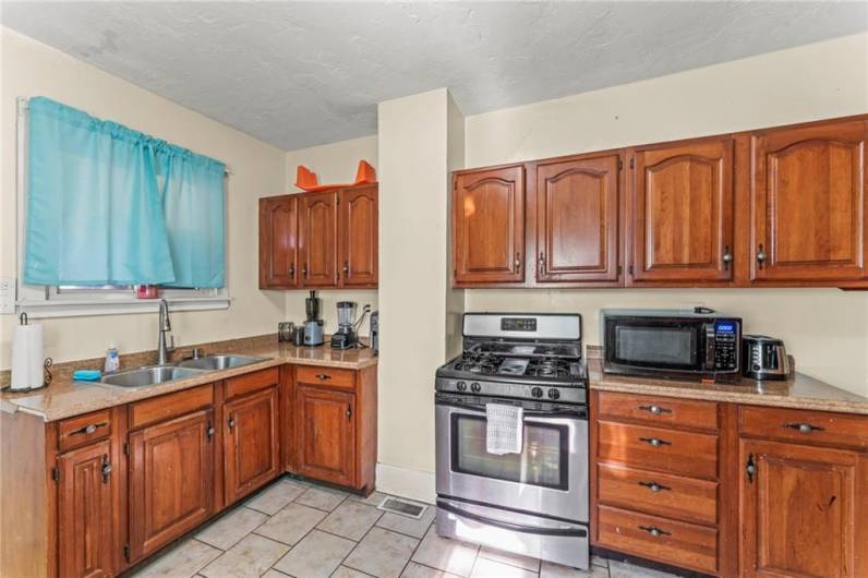 98 Sterrett Street, Pittsburgh, PA 15205, 4 Bedrooms Bedrooms, ,Residential,For Sale,Sterrett Street,1712018