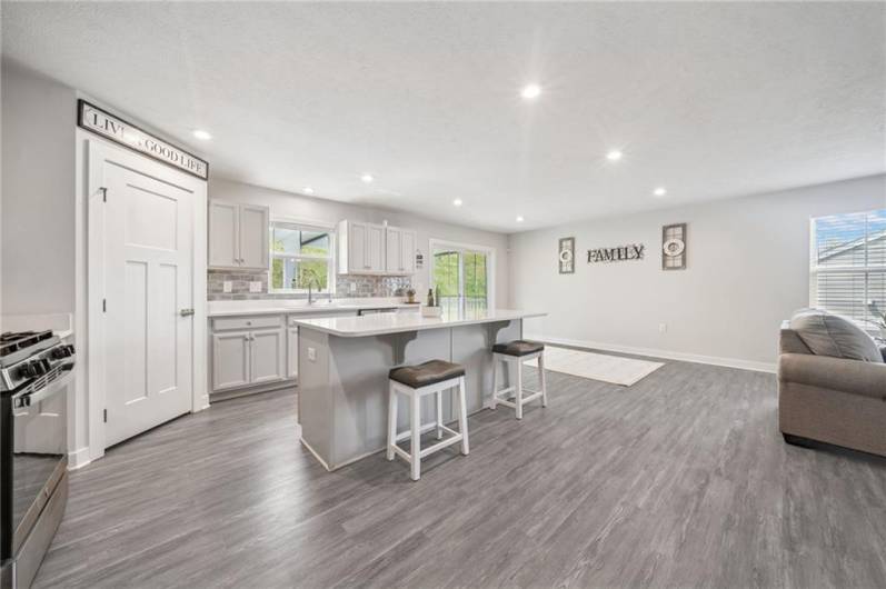 406 Spruce Lane, Houston, PA 15342, 3 Bedrooms Bedrooms, ,2.1 BathroomsBathrooms,Lease,For Sale,Spruce Lane,1712020