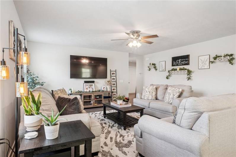406 Spruce Lane, Houston, PA 15342, 3 Bedrooms Bedrooms, ,2.1 BathroomsBathrooms,Lease,For Sale,Spruce Lane,1712020