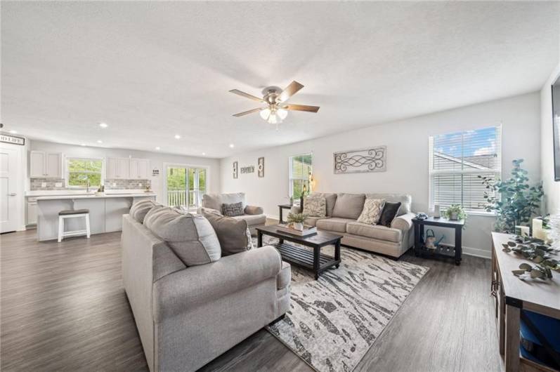 406 Spruce Lane, Houston, PA 15342, 3 Bedrooms Bedrooms, ,2.1 BathroomsBathrooms,Lease,For Sale,Spruce Lane,1712020