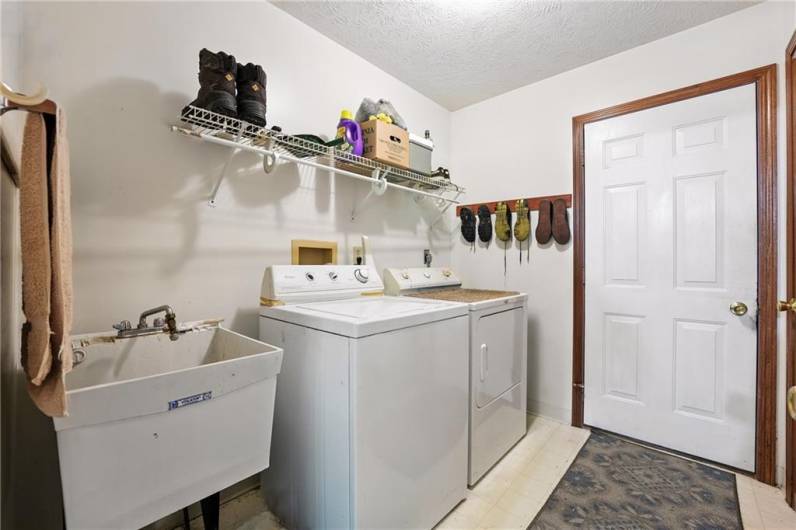 3537 Fran Ln, Hermitage, PA 16148, 3 Bedrooms Bedrooms, 7 Rooms Rooms,2 BathroomsBathrooms,Residential,For Sale,Fran Ln,1712021