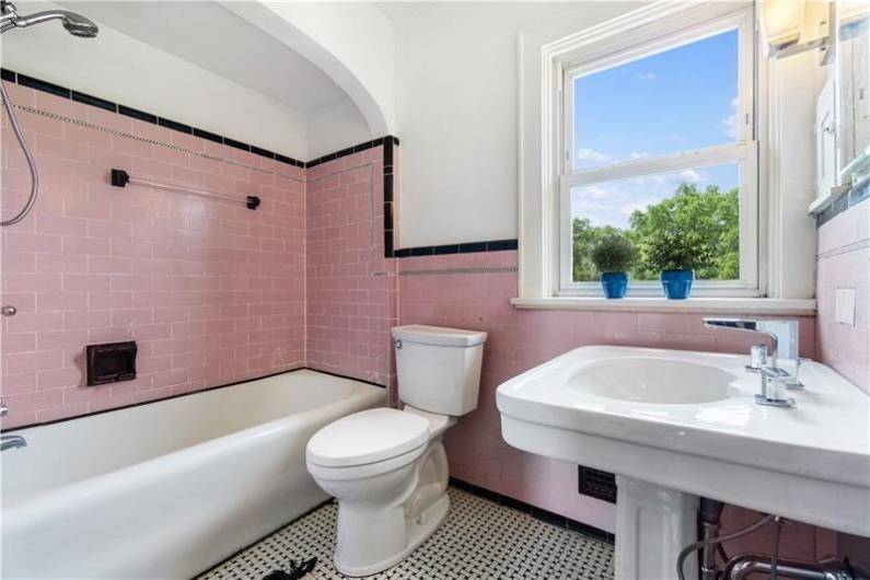 920 Yetta Ave, Pittsburgh, PA 15212, 4 Bedrooms Bedrooms, 7 Rooms Rooms,2 BathroomsBathrooms,Residential,For Sale,Yetta Ave,1712024
