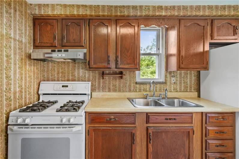 890 Rolling Rock Rd, Pittsburgh, PA 15234, 2 Bedrooms Bedrooms, 5 Rooms Rooms,1 BathroomBathrooms,Residential,For Sale,Rolling Rock Rd,1712031
