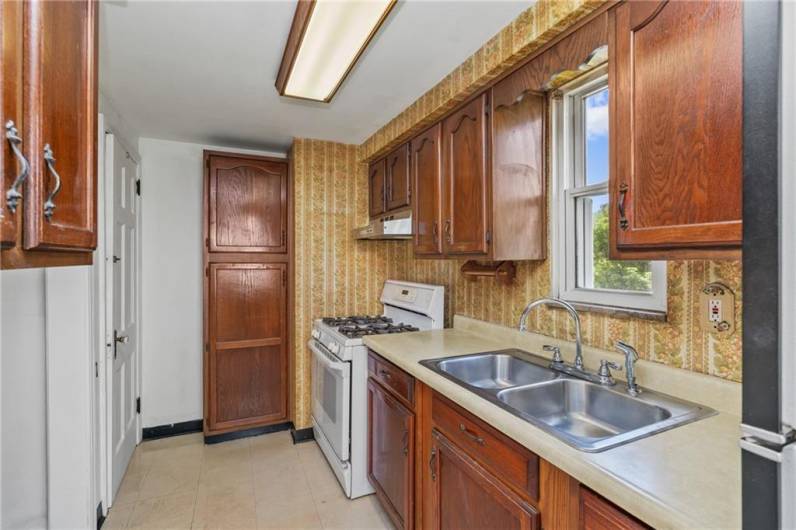 890 Rolling Rock Rd, Pittsburgh, PA 15234, 2 Bedrooms Bedrooms, 5 Rooms Rooms,1 BathroomBathrooms,Residential,For Sale,Rolling Rock Rd,1712031