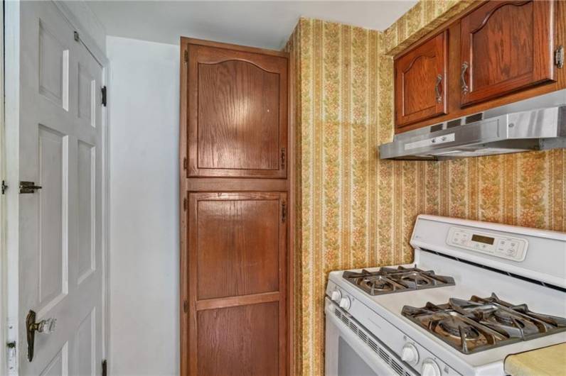 890 Rolling Rock Rd, Pittsburgh, PA 15234, 2 Bedrooms Bedrooms, 5 Rooms Rooms,1 BathroomBathrooms,Residential,For Sale,Rolling Rock Rd,1712031