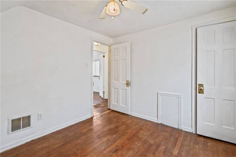 890 Rolling Rock Rd, Pittsburgh, PA 15234, 2 Bedrooms Bedrooms, 5 Rooms Rooms,1 BathroomBathrooms,Residential,For Sale,Rolling Rock Rd,1712031