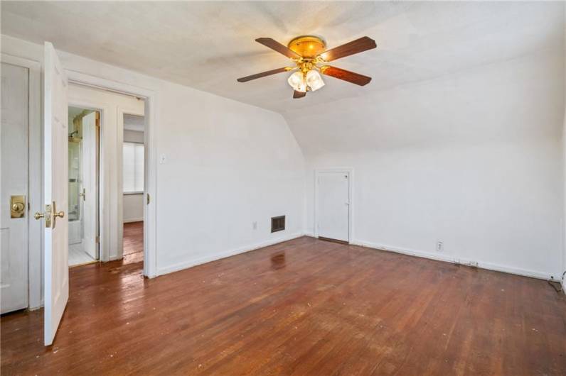 890 Rolling Rock Rd, Pittsburgh, PA 15234, 2 Bedrooms Bedrooms, 5 Rooms Rooms,1 BathroomBathrooms,Residential,For Sale,Rolling Rock Rd,1712031