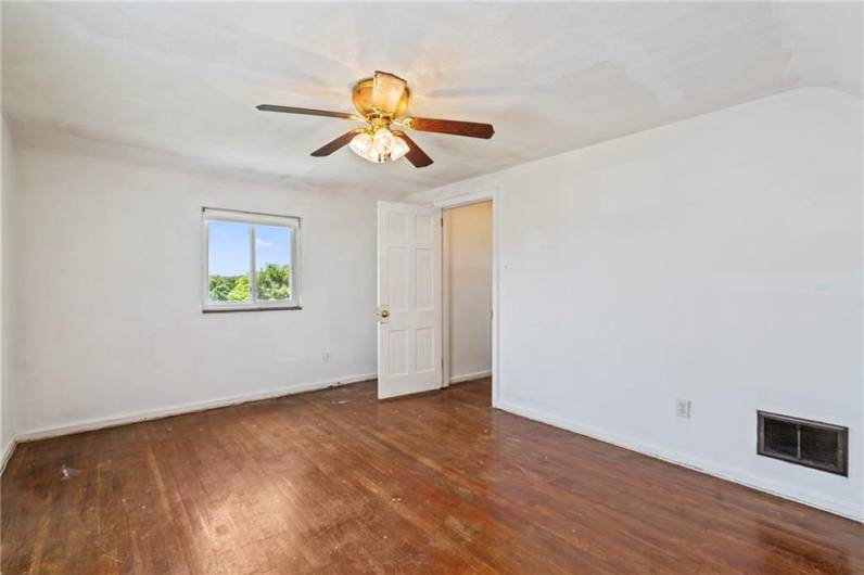 890 Rolling Rock Rd, Pittsburgh, PA 15234, 2 Bedrooms Bedrooms, 5 Rooms Rooms,1 BathroomBathrooms,Residential,For Sale,Rolling Rock Rd,1712031