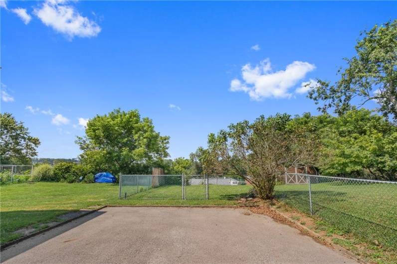 890 Rolling Rock Rd, Pittsburgh, PA 15234, 2 Bedrooms Bedrooms, 5 Rooms Rooms,1 BathroomBathrooms,Residential,For Sale,Rolling Rock Rd,1712031