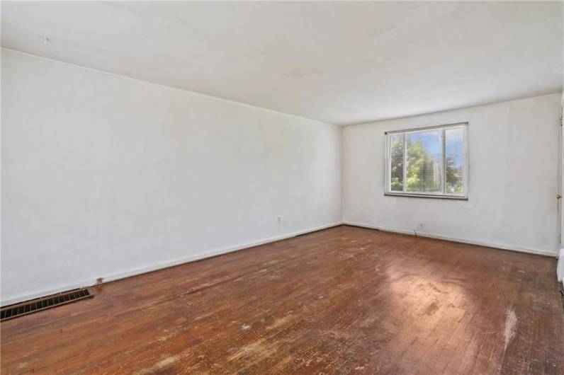 890 Rolling Rock Rd, Pittsburgh, PA 15234, 2 Bedrooms Bedrooms, 5 Rooms Rooms,1 BathroomBathrooms,Residential,For Sale,Rolling Rock Rd,1712031