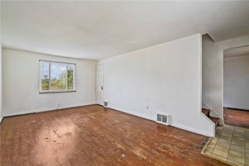 890 Rolling Rock Rd, Pittsburgh, PA 15234, 2 Bedrooms Bedrooms, 5 Rooms Rooms,1 BathroomBathrooms,Residential,For Sale,Rolling Rock Rd,1712031