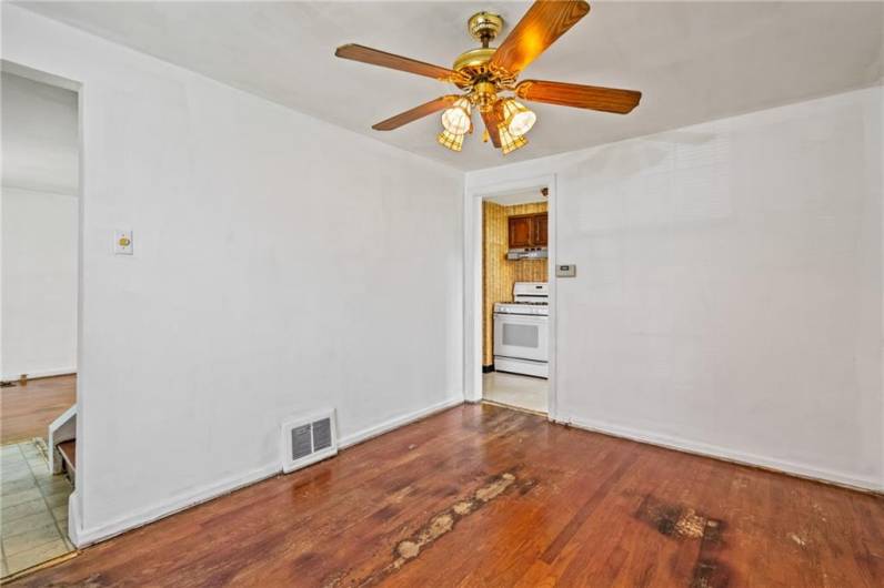 890 Rolling Rock Rd, Pittsburgh, PA 15234, 2 Bedrooms Bedrooms, 5 Rooms Rooms,1 BathroomBathrooms,Residential,For Sale,Rolling Rock Rd,1712031