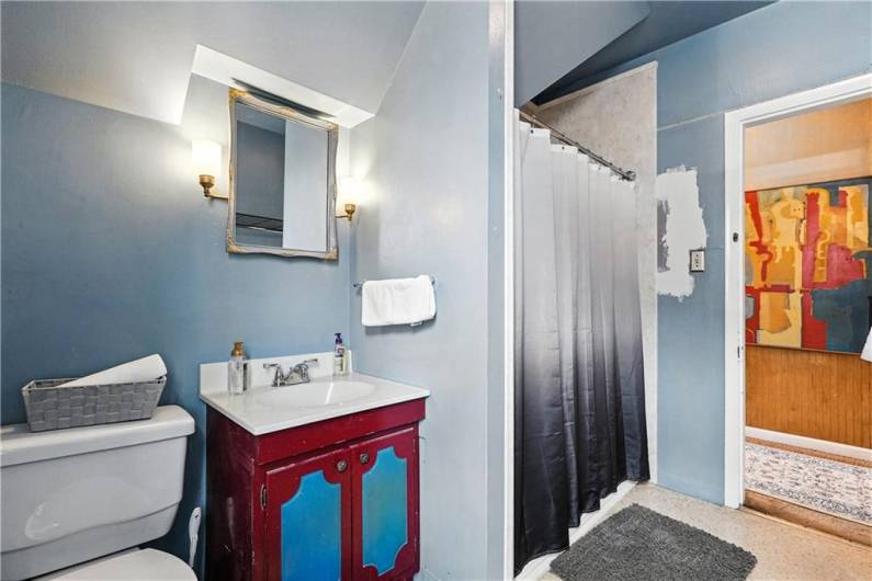 Apt 4 Bathroom