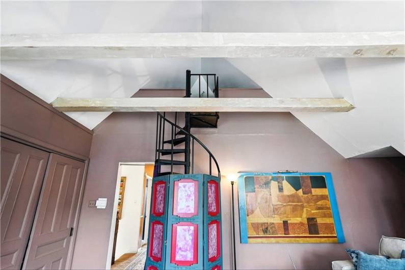Apt 4 Spiral Steps to Loft