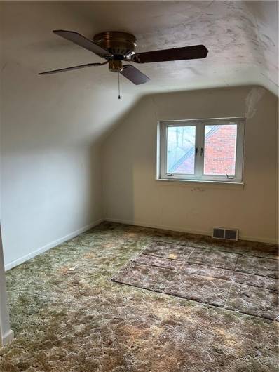 1913 Creedmoor Pl, Pittsburgh, PA 15226, 4 Bedrooms Bedrooms, 6 Rooms Rooms,1 BathroomBathrooms,Residential,For Sale,Creedmoor Pl,1705398