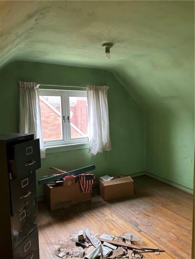 1913 Creedmoor Pl, Pittsburgh, PA 15226, 4 Bedrooms Bedrooms, 6 Rooms Rooms,1 BathroomBathrooms,Residential,For Sale,Creedmoor Pl,1705398