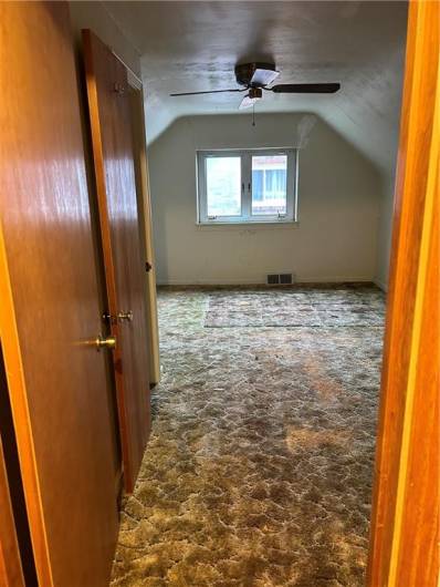 1913 Creedmoor Pl, Pittsburgh, PA 15226, 4 Bedrooms Bedrooms, 6 Rooms Rooms,1 BathroomBathrooms,Residential,For Sale,Creedmoor Pl,1705398