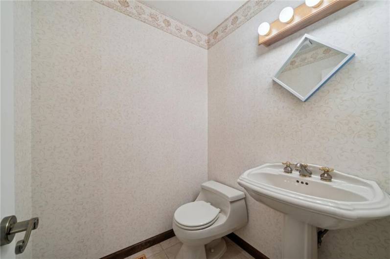 5045 Fountainwood Drive, Gibsonia, PA 15044, 2 Bedrooms Bedrooms, 8 Rooms Rooms,1.1 BathroomsBathrooms,Residential,For Sale,Fountainwood Drive,1709960