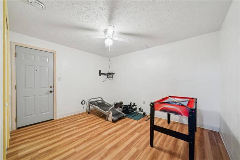 5045 Fountainwood Drive, Gibsonia, PA 15044, 2 Bedrooms Bedrooms, 8 Rooms Rooms,1.1 BathroomsBathrooms,Residential,For Sale,Fountainwood Drive,1709960