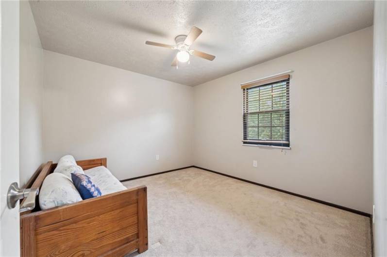 5045 Fountainwood Drive, Gibsonia, PA 15044, 2 Bedrooms Bedrooms, 8 Rooms Rooms,1.1 BathroomsBathrooms,Residential,For Sale,Fountainwood Drive,1709960