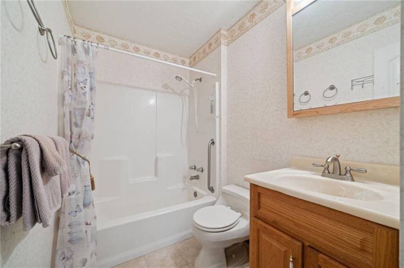 5045 Fountainwood Drive, Gibsonia, PA 15044, 2 Bedrooms Bedrooms, 8 Rooms Rooms,1.1 BathroomsBathrooms,Residential,For Sale,Fountainwood Drive,1709960