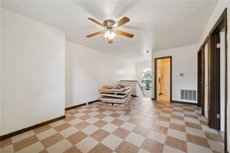 5045 Fountainwood Drive, Gibsonia, PA 15044, 2 Bedrooms Bedrooms, 8 Rooms Rooms,1.1 BathroomsBathrooms,Residential,For Sale,Fountainwood Drive,1709960