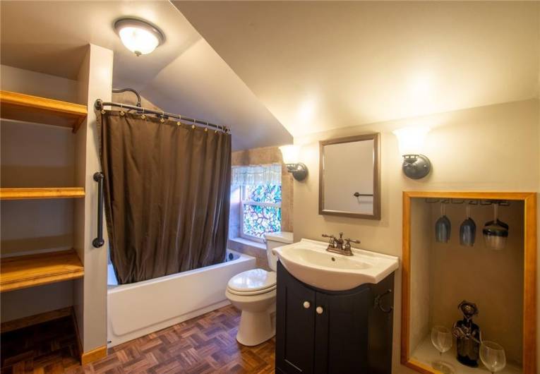 Full bathroom on upper floor